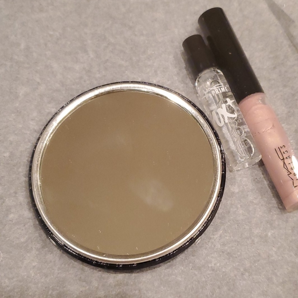 🎉🎉 Mac Travel Set HOST PICK - Picture 9 of 9
